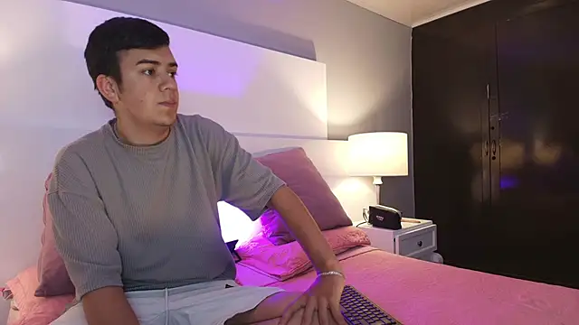 Dylan Katte online show from February 8, 2:59 am