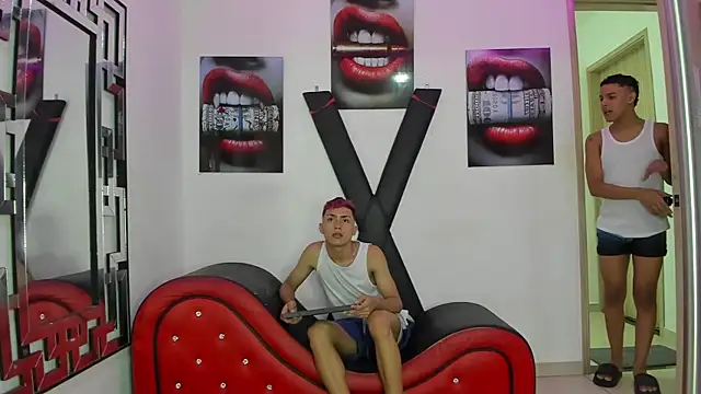 VERY HOT GUYS online show from November 14, 1:38 am