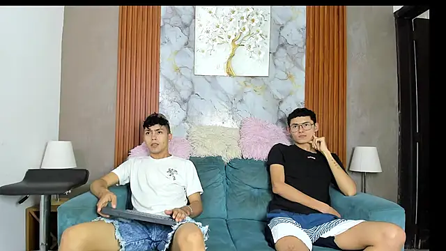 VERY HOT GUYS online show from June 17, 7:21 am