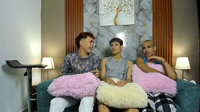 VERY HOT GUYS online show from February 14, 2:41 pm