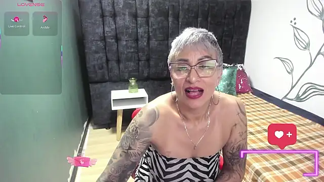 Charlotte  Gray online show from January 17, 9:55 pm