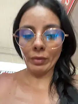 SaraMistick online show from December 5, 5:25 pm