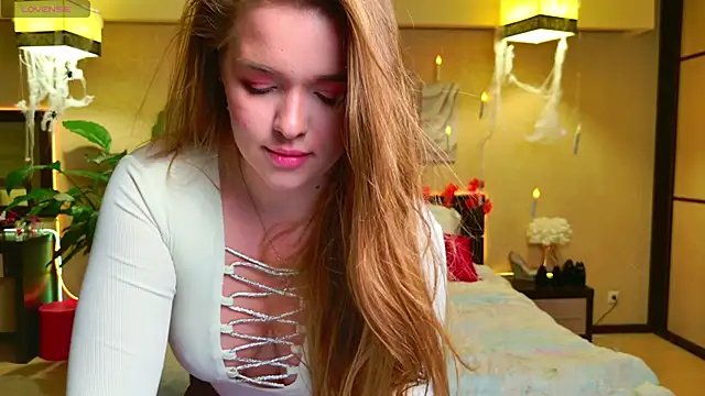 EmilyWhispers online show from October 8, 7:40 pm