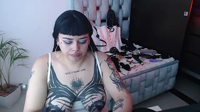 Snapshot of malboro_rojo chatting on October 11, 4:31 pm malboro rojo online show from October 11, 4:31 pm