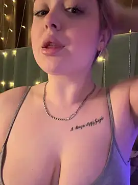 KellyMoors online show from December 18, 1:21 am