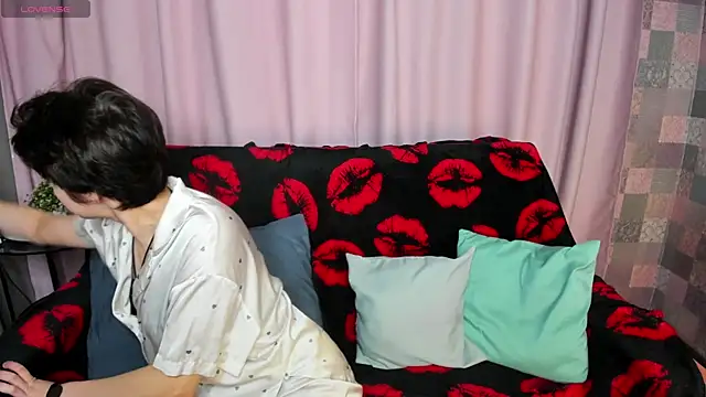 Sara Frayer online show from November 27, 1:08 am