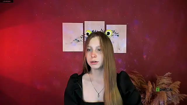 Snapshot of esme_moore_ chatting on October 11, 10:20 am esme moore online show from October 11, 10:20 am