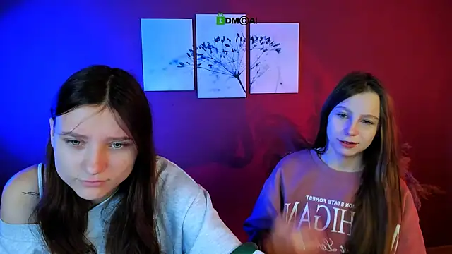 Snapshot of esme_moore_ chatting on October 17, 8:28 am esme moore online show from October 17, 8:28 am