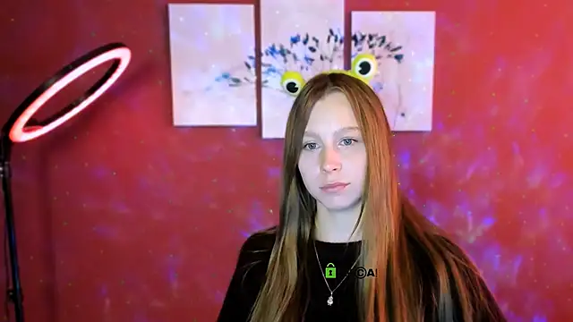 Snapshot of esme_moore_ chatting on October 8, 9:57 am esme moore online show from October 8, 9:57 am