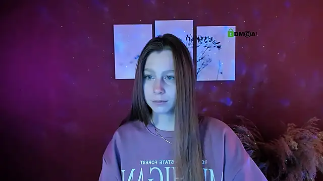 Snapshot of esme_moore_ chatting on October 14, 8:39 am esme moore online show from October 14, 8:39 am