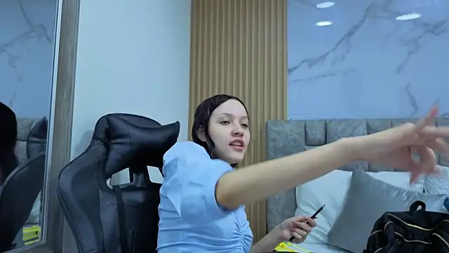 angel  kiss online show from February 6, 12:30 pm