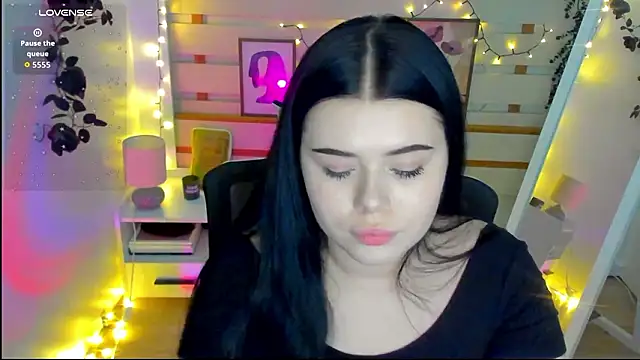 Mona Esty online show from February 18, 10:20 pm