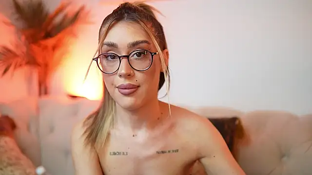AileenKiss online show from July 18, 8:11 pm