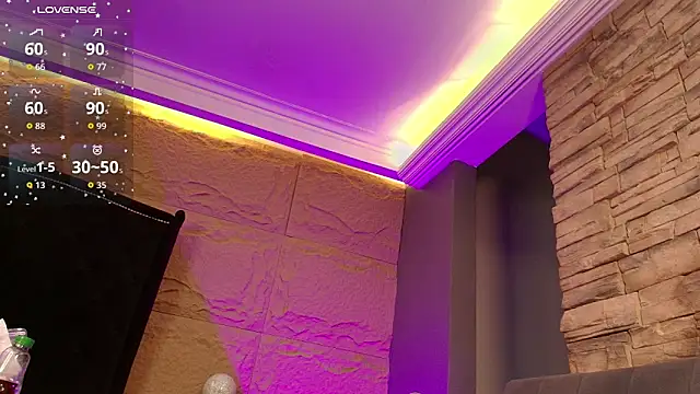 naomi hill1 online show from October 15, 8:33 pm