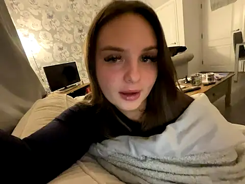 Snapshot of EllaStarrxxx chatting on October 10, 1:21 am EllaStarrxxx online show from October 10, 1:21 am