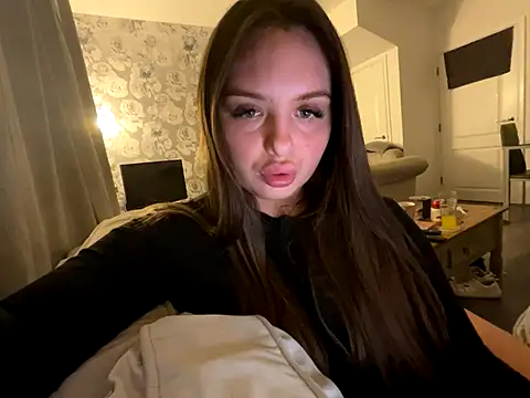 Snapshot of EllaStarrxxx chatting on October 26, 11:33 pm EllaStarrxxx online show from October 26, 11:33 pm