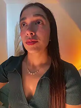SabrinaEvanss  online show from June 11, 7:00 pm