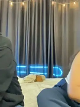 vickyandtania online show from December 22, 5:16 pm