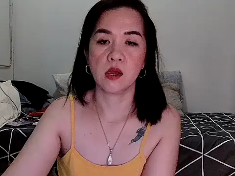 KissHott online show from April 28, 8:07 am