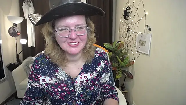 VestaWoody online show from October 31, 7:23 am