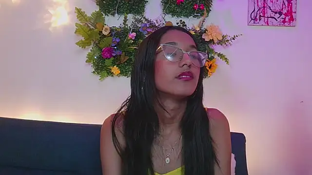 luna valen online show from February 25, 4:33 am