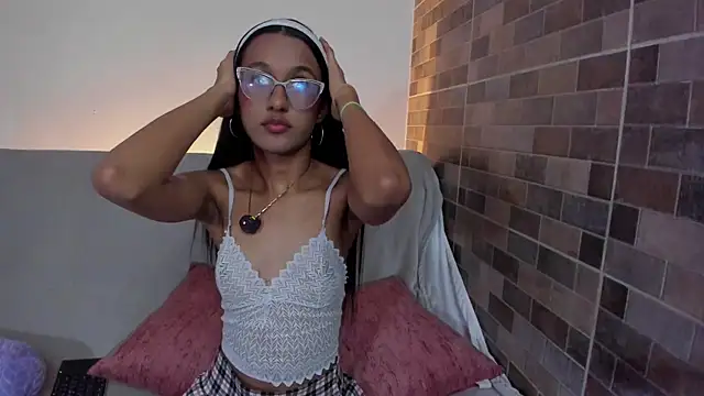 luna valen online show from November 4, 4:17 am