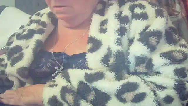 Playful MILF Demi online show from May 2, 9:51 pm