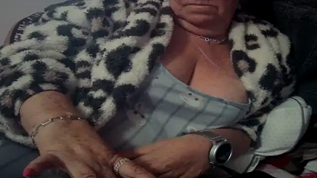 Playful MILF Demi online show from May 16, 6:38 am