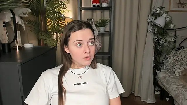 ThelmaJusto online show from December 18, 3:17 pm