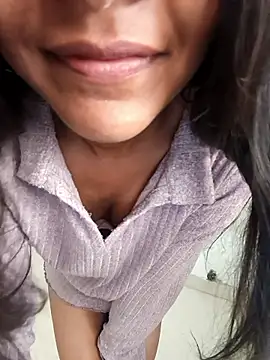 anshika0124 online show from January 16, 8:54 am