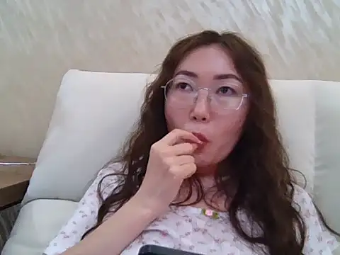 Ysolena online show from February 23, 4:50 pm