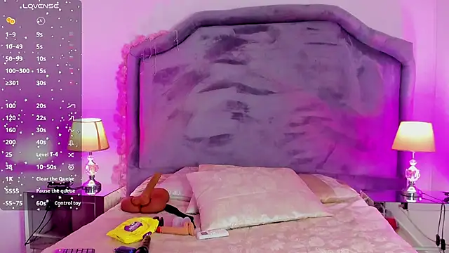 Emma Saylor online show from October 24, 8:38 pm