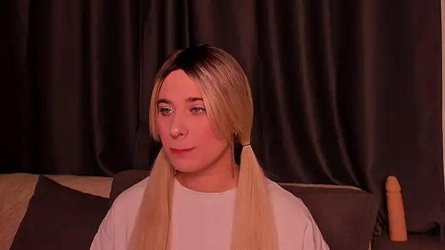 ShyBunny1 online show from October 15, 6:32 pm