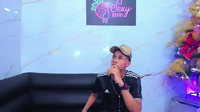 Little nicoll online show from December 15, 6:18 am