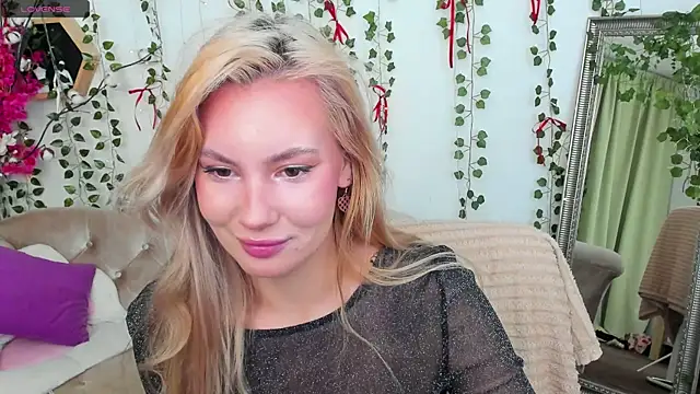  BellaClark online show from May 1, 8:23 pm