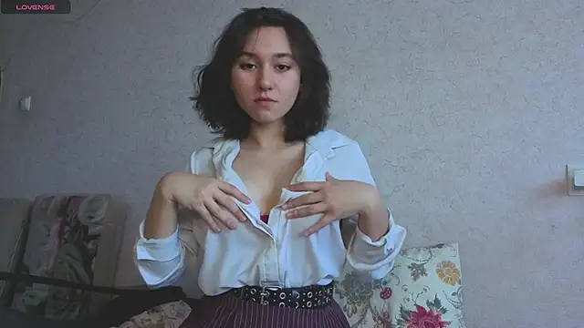 MiaLovelyOne online show from June 15, 8:47 am