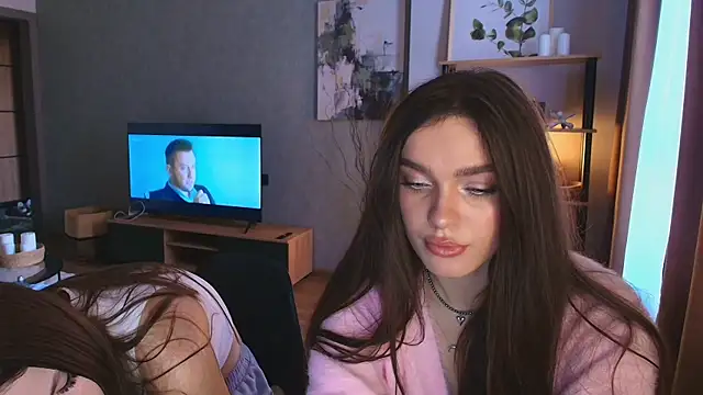 MayaGlow online show from November 23, 7:21 am