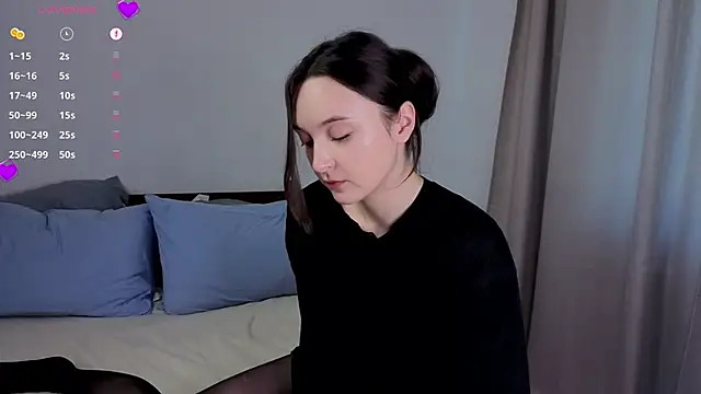 SylviaHamilton online show from October 18, 12:19 pm