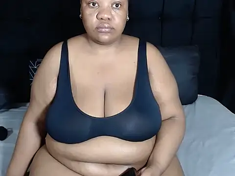 CaramelBootty online show from November 15, 3:29 am