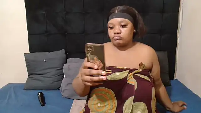 CaramelBootty online show from May 3, 6:33 pm