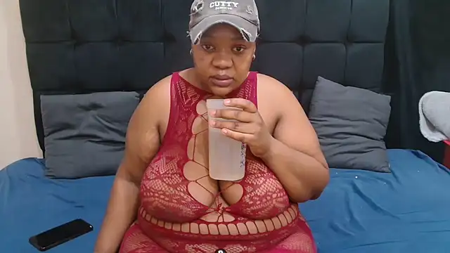 CaramelBootty online show from June 12, 8:00 am