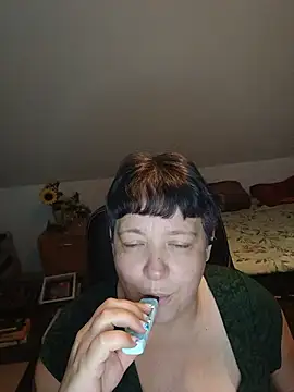 Michelle Livia online show from May 15, 7:05 pm