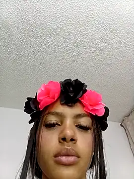 Snapshot of MeganHillss chatting on October 18, 5:32 am MeganHillss online show from October 18, 5:32 am