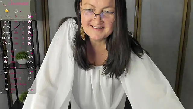 hottyannaa online show from November 22, 4:04 am