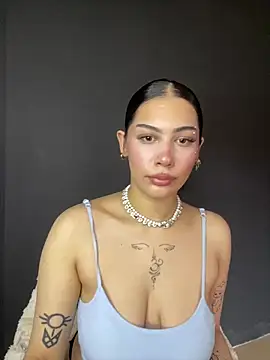 LoraShines online show from July 23, 5:10 pm