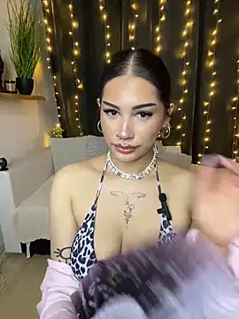 LoraShines online show from June 11, 5:54 pm