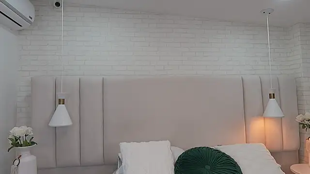 nina gb online show from May 4, 8:12 pm