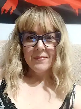 Amelialove42 online show from April 30, 6:35 pm