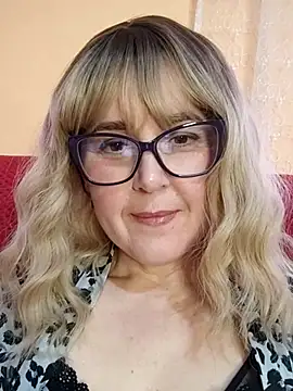 Amelialove42 online show from May 5, 3:26 pm