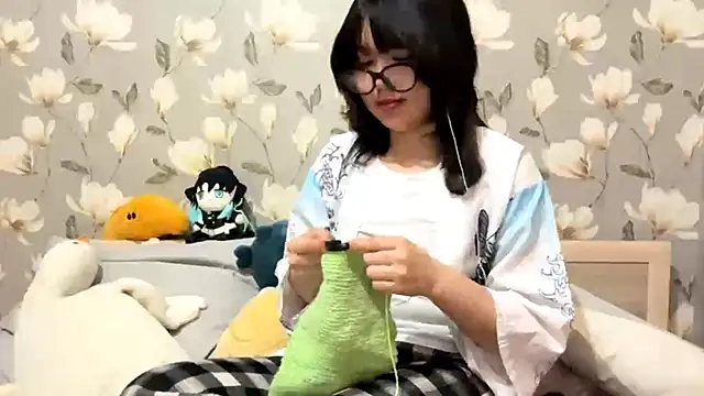 Snapshot of YunaMuse chatting on October 12, 7:27 pm YunaMuse online show from October 12, 7:27 pm